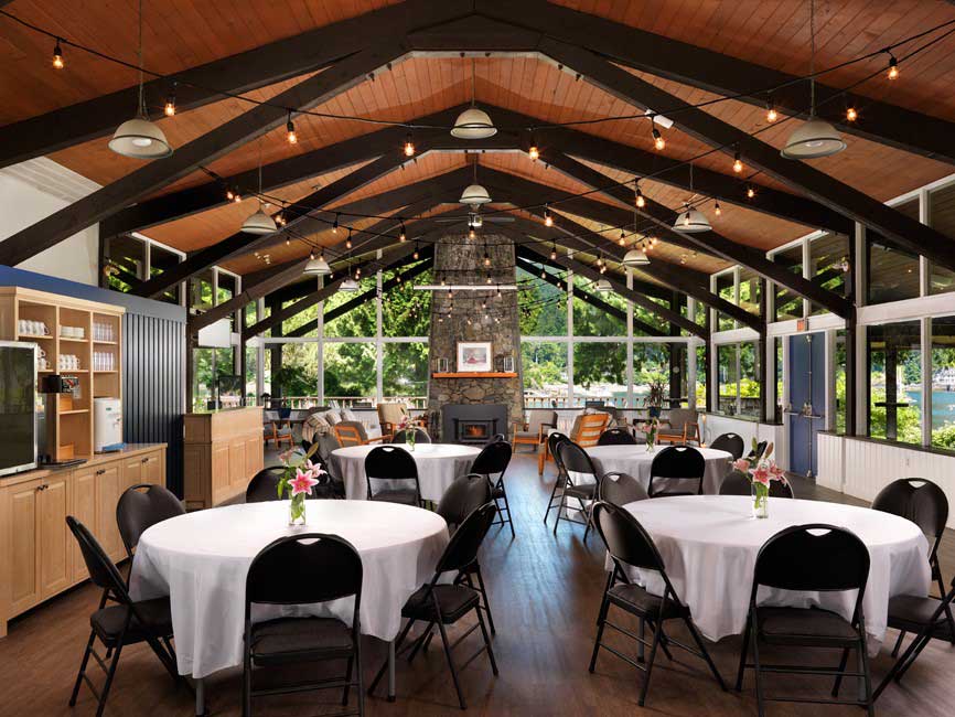 Bowen Lodge by the Sea - banquet room